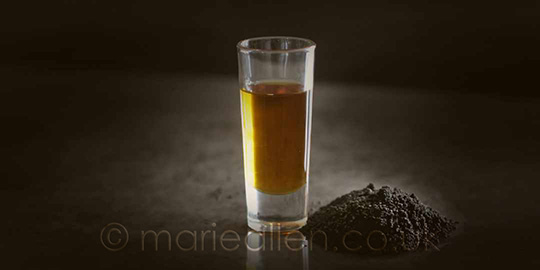 black-seed-glass-yoda-uk image of black seed oil in a shot glass depicting oil varieties